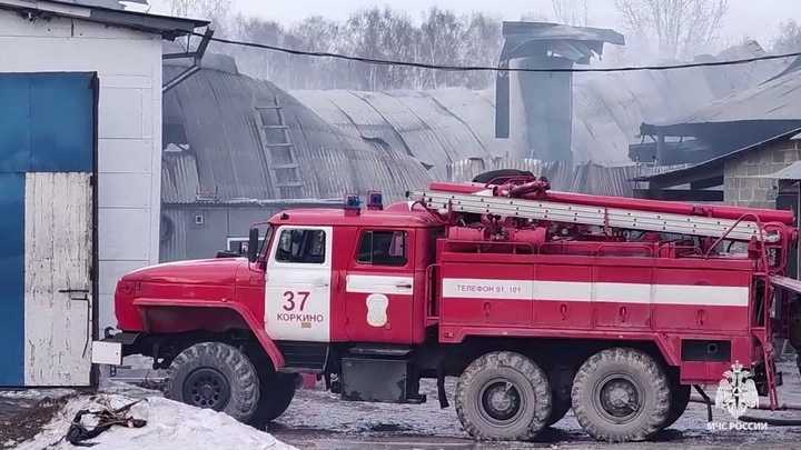 Цех с дизельным топливом загорелся под Челябинском