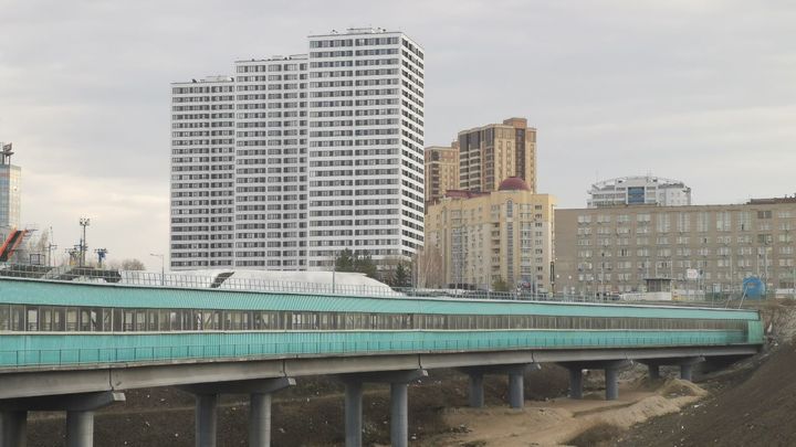 В Новосибирске назвали причины отсутствия подсветки на метромосту