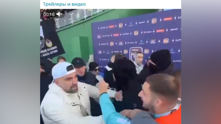 Блогер Михаил Литвин напал на болельщика во время матча Медиалиги