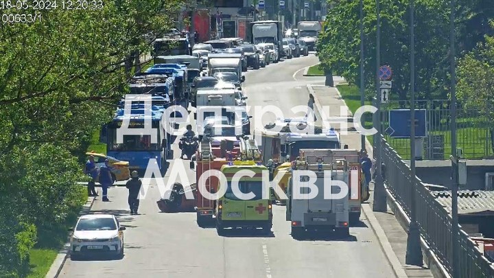 Две машины перевернулись в результате ДТП на юге Москвы