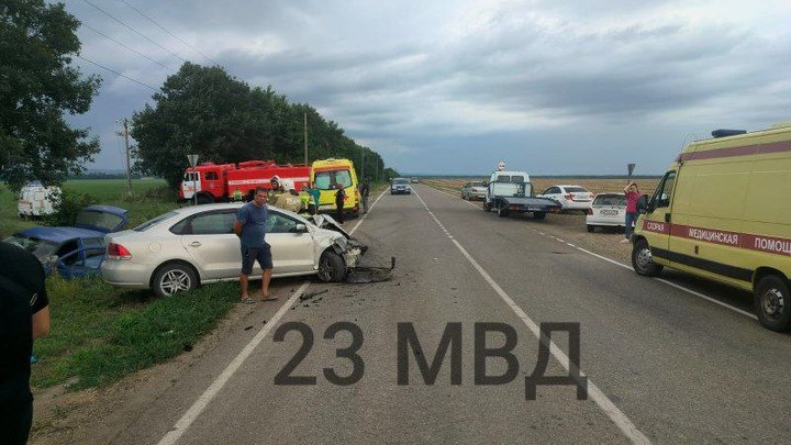 На Кубани пять человек пострадали в результате столкновения двух иномарок