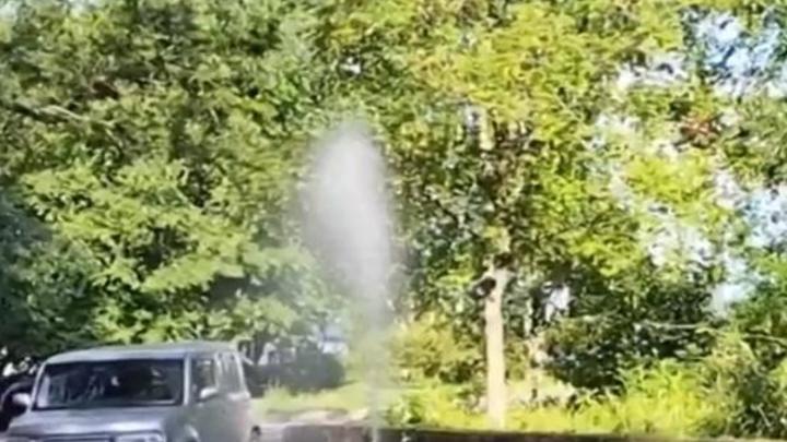 В Ростове-на-Дону на улице Таганрогской случилась серьёзная коммунальная авария