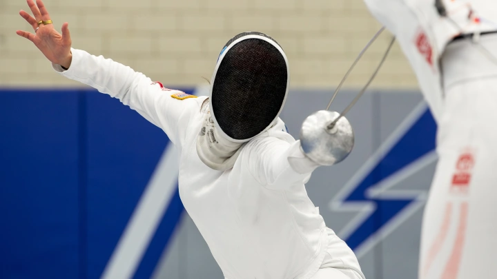 Извините, я не могу: Американка встала на колено посреди соревнований и сказала правду. За это ей объявлена чёрная карточка