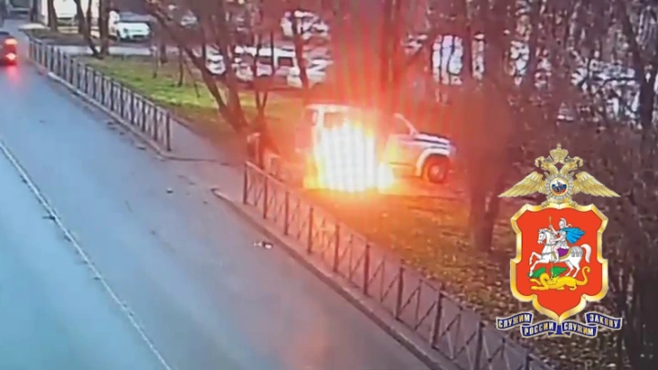 В Химках подросток поджёг полицейский УАЗик по указке кураторов