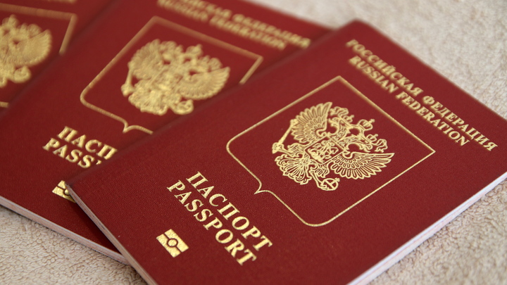 Я больше так не буду: Шарлот попытался оправдаться за сожжение паспорта