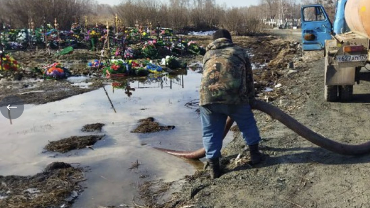Под Челябинском кладбище площадью 50 га затопили талые воды