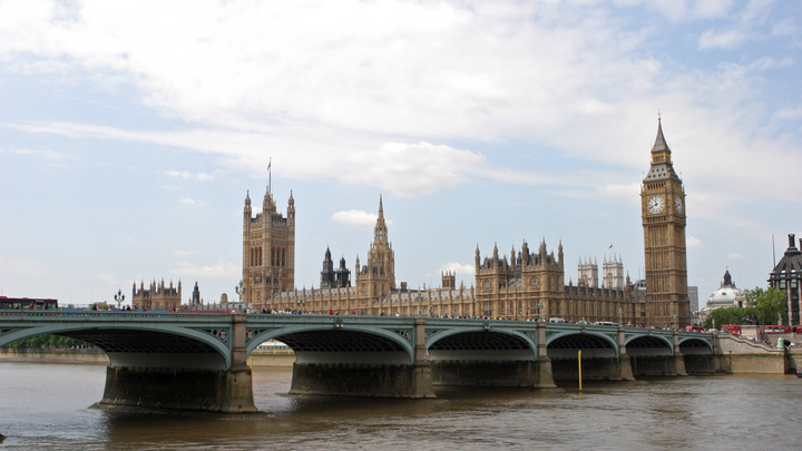 Британия тратила миллионы на смену режима в России. Слив документов разоблачил планы Лондона