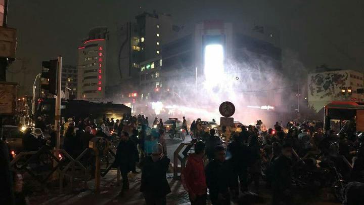 Иран охвачен пламенем протестов: Убиты несколько человек