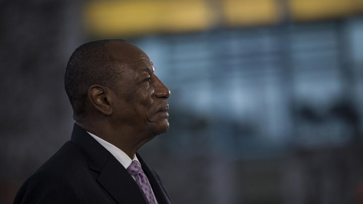 В окружении спецназа: Мятежники арестовали президента Гвинеи