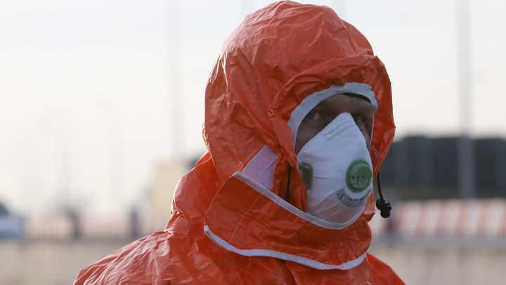 Не обниматься, в час пик не кататься: Роспотребнадзор рассказал, как избежать коронавируса