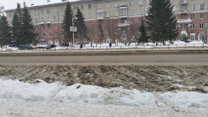 Побитые машины, травмы людей, бездействие коммунальщиков: Как снег и лёд портят жизнь новосибирцам
