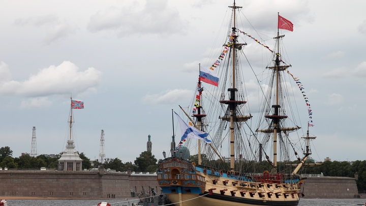 Коронавирус в Санкт-Петербурге на 26 июля: массовый День ВМФ и карантин курсантов