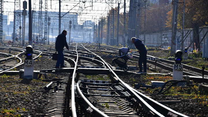 На железнодорожном переезде в Крымском районе ограничили движение машин из-за ремонта