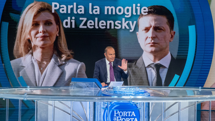 Зеленский под Еленой: Захарова описала новое украинское блюдо в политическом меню