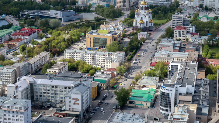 Вандалы расписали Екатеринбург под Украину