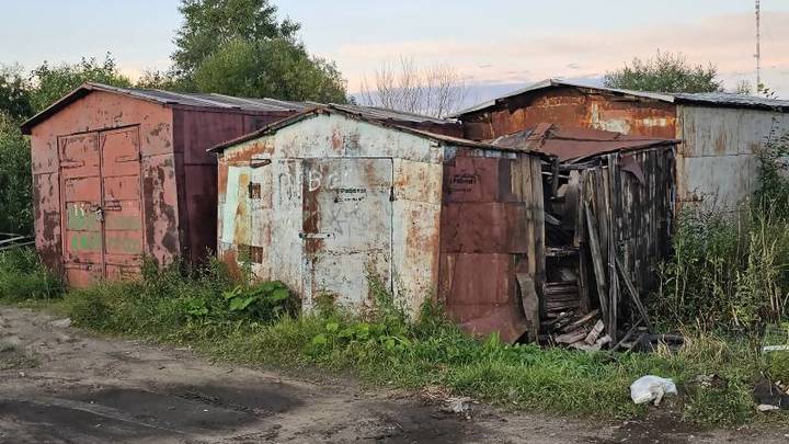 В Архангельске массово сносят незаконно построенные гаражи