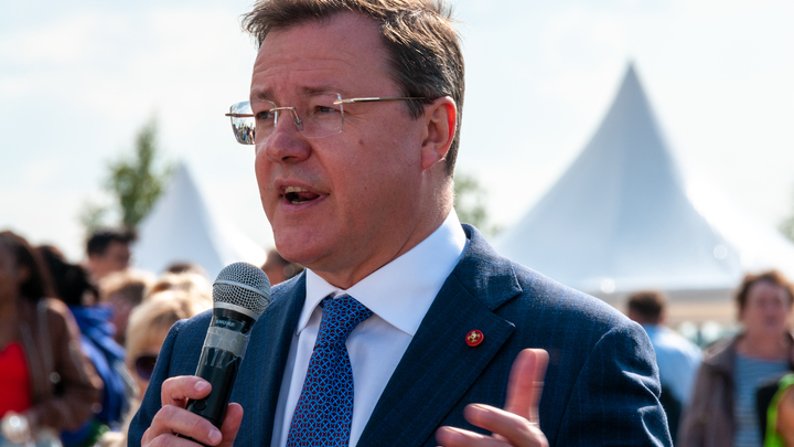 Губернаторы сами не уходят: Почему подал в отставку Азаров, которого мигранты позвали на стрелку, и кто его сменил