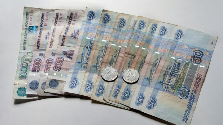 Им пришел большой транш?: В Сети удивились вселенскому стону либералов из-за Дня Победы