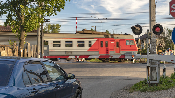 В Армавире на два дня ограничат движение через железнодорожный переезд