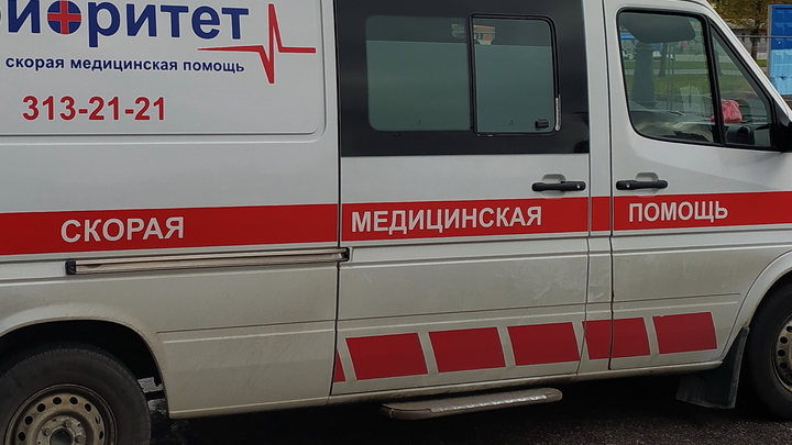 В Петербурге врачи спасают школьницу после падения с высоты. Её единомышленник погиб