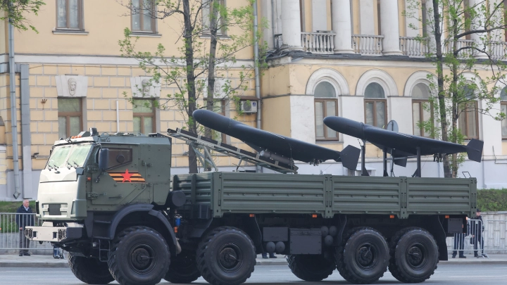 На Украине сняли на видео, как удар Гераней превратил ночь в день