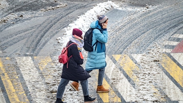 19-летнюю девушку-пешехода сбили на бульваре Строителей в Кемерове