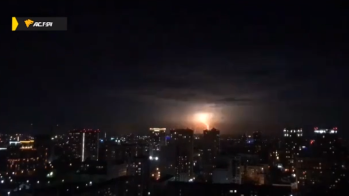 Новосибирцы заметили зарницу в небе над городом