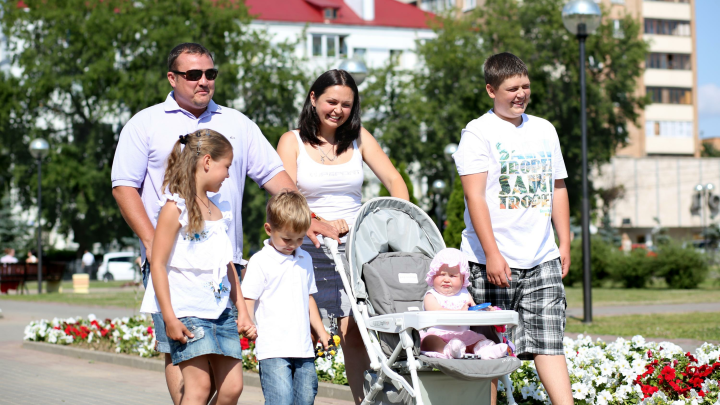 Досрочная пенсия и весомые выплаты: Экономист подсчитал, сколько получат многодетные мамы