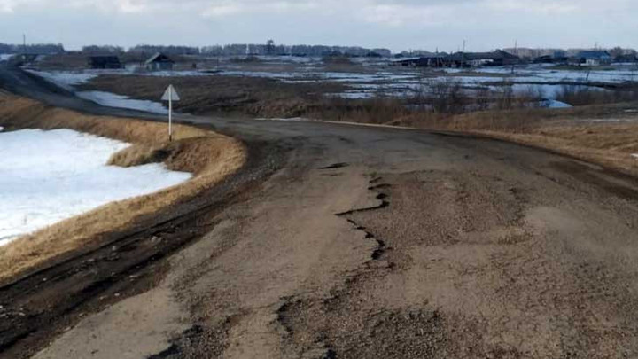 В Новосибирской области в 2023 году отремонтируют разбитую дорогу к старейшим селам
