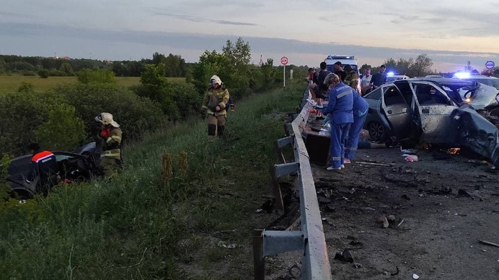 В Самарской области в страшной аварии погибло два человека: ДТП под Новокуйбышевском