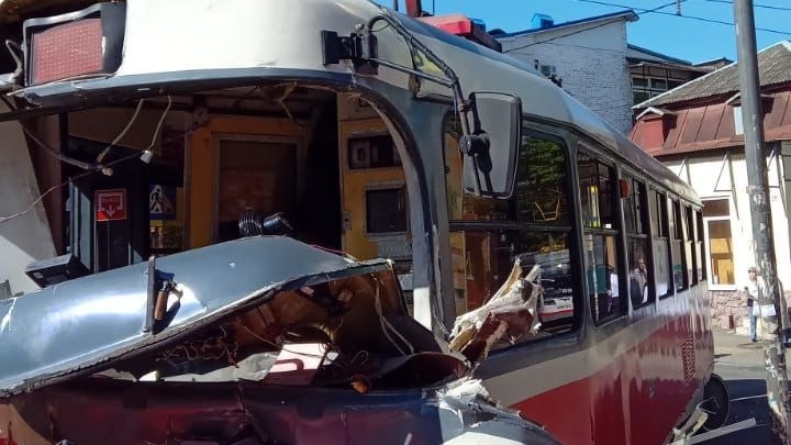 Полиция Краснодара прокомментировала ДТП с грузовиком, после которого трамвай сошёл с рельсов