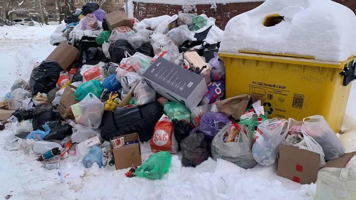 В Оренбурге будут штрафовать за парковку возле мусорных контейнеров