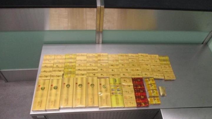 Екатеринбургские таможенники задержали на границе чемодан китайских сигарет