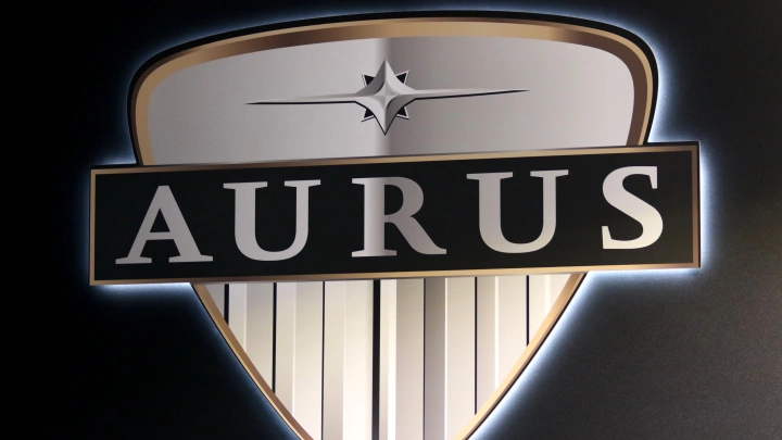 Люкс для чемпиона: Александр Овечкин стал первым частным владельцем Aurus Arsenal?