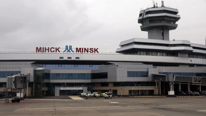 Мошенники обманули белоруса на 18 млн рублей, купив билет до Москвы