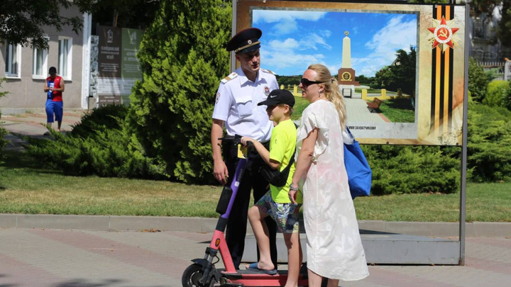 Почти 500 тыс. руб. штрафов заплатят самокатчики за незаконный проезд по набережной Геленджика