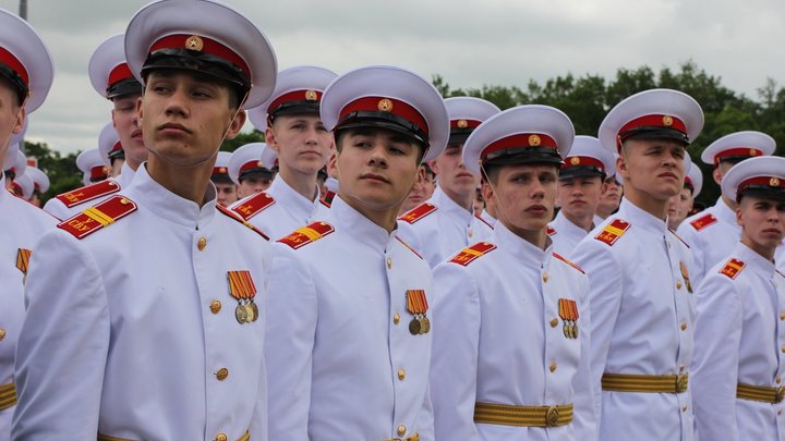 В Екатеринбургское суворовское училище нагрянули с проверками из-за анонимки