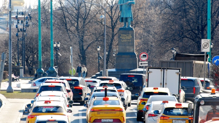 Кто уважает Москву — выучит: Таксистов Москвы ждёт аттестация. Малофеев предложил усилить меры