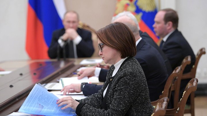 Набиуллину не случайно отсадили от министров на совещании: Для меня ЦБ умер - Лосев