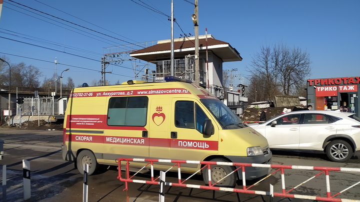 В Москве спасают подорвавшегося на мине подростка