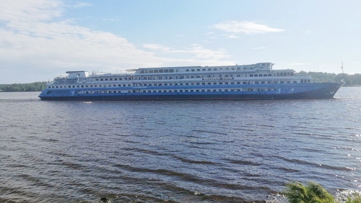 Экипаж проходящего около Кстова корабля спас женщину в ночных водах Волги