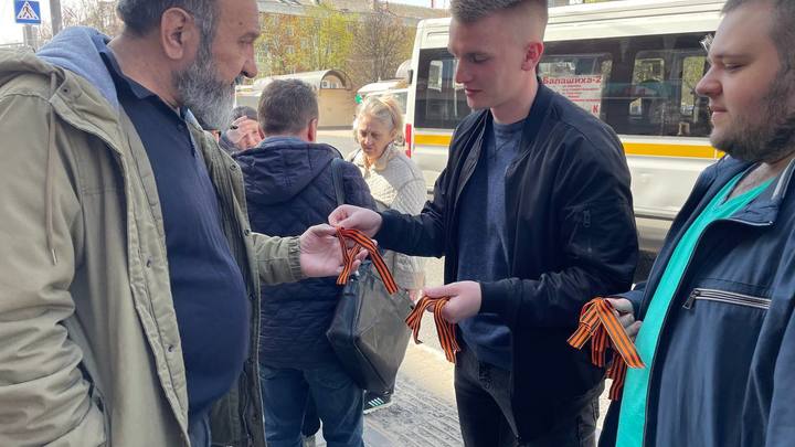На вокзалах и станциях Подмосковья раздадут георгиевские ленты в преддверии Дня Победы