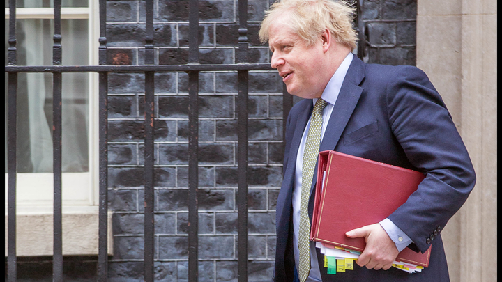 Отец Бориса Джонсона отказался от карантина ради пива