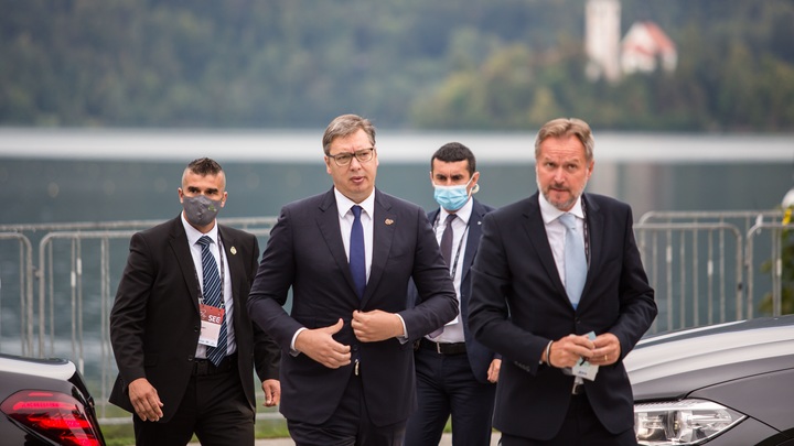 Огромное давление: Вашингтон обманул президента Сербии и принуждает признать Косово