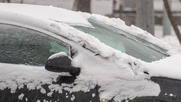 Пятница в Петербурге будет морозной: на улице снег, на дорогах – гололёд