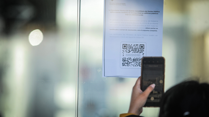 Хозяйку кафе, выступившую против QR-кодов, откачивали в скорой после проверок