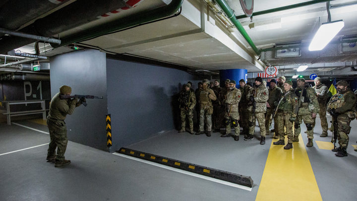 Глава ГУР Буданов случайно “слил” карту Украины, на которой указаны области России