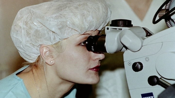 Выбрала теплое местечко: врачи нашли живую муху в кишечнике у 63-летнего мужчины