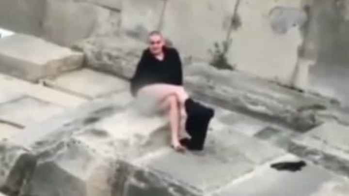 Сняли штаны и записали на видео: В Новороссийске пьяная парочка осквернила мемориал Малая земля