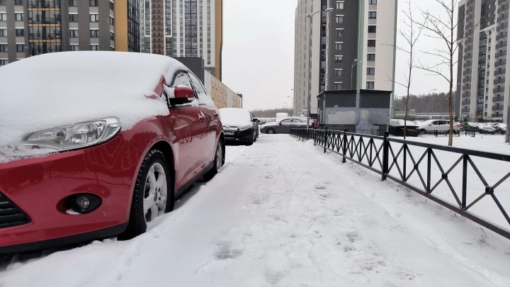 В Якутск пришла зима. Город заметает: Кадры первого снега. Что говорят синоптики
